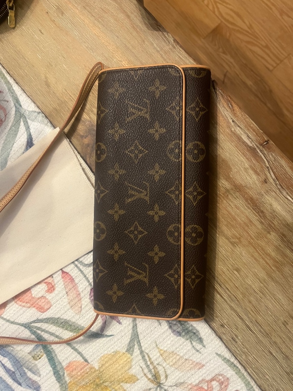 Louis Vuitton Cross Body - Picture 2 of 5